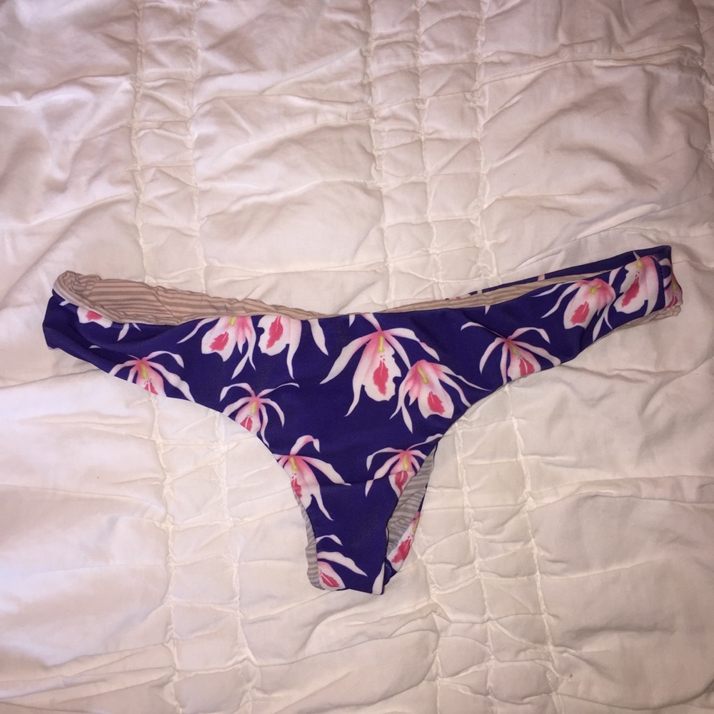 Acacia hookipa bottoms in blue orchid